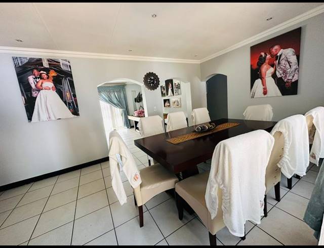 6 BEDROOM HOUSE FOR SALE IN PARKHILL GARDENS